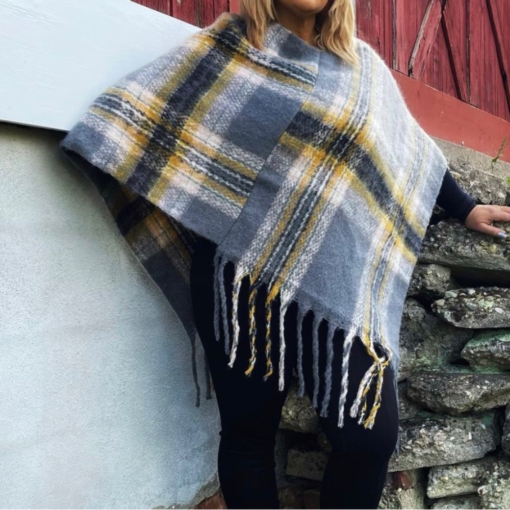 Grey multi- Nubby plaid poncho